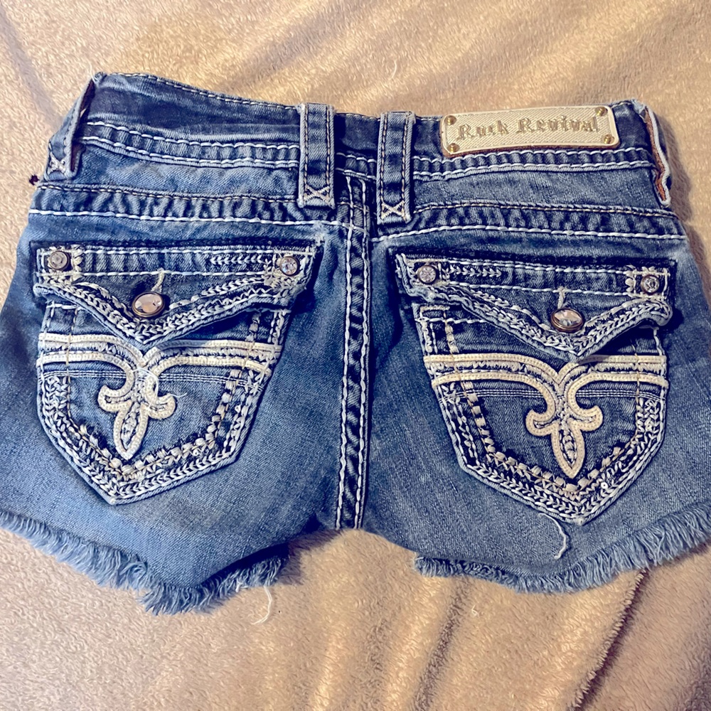 Rock revival cuttoffs size 24